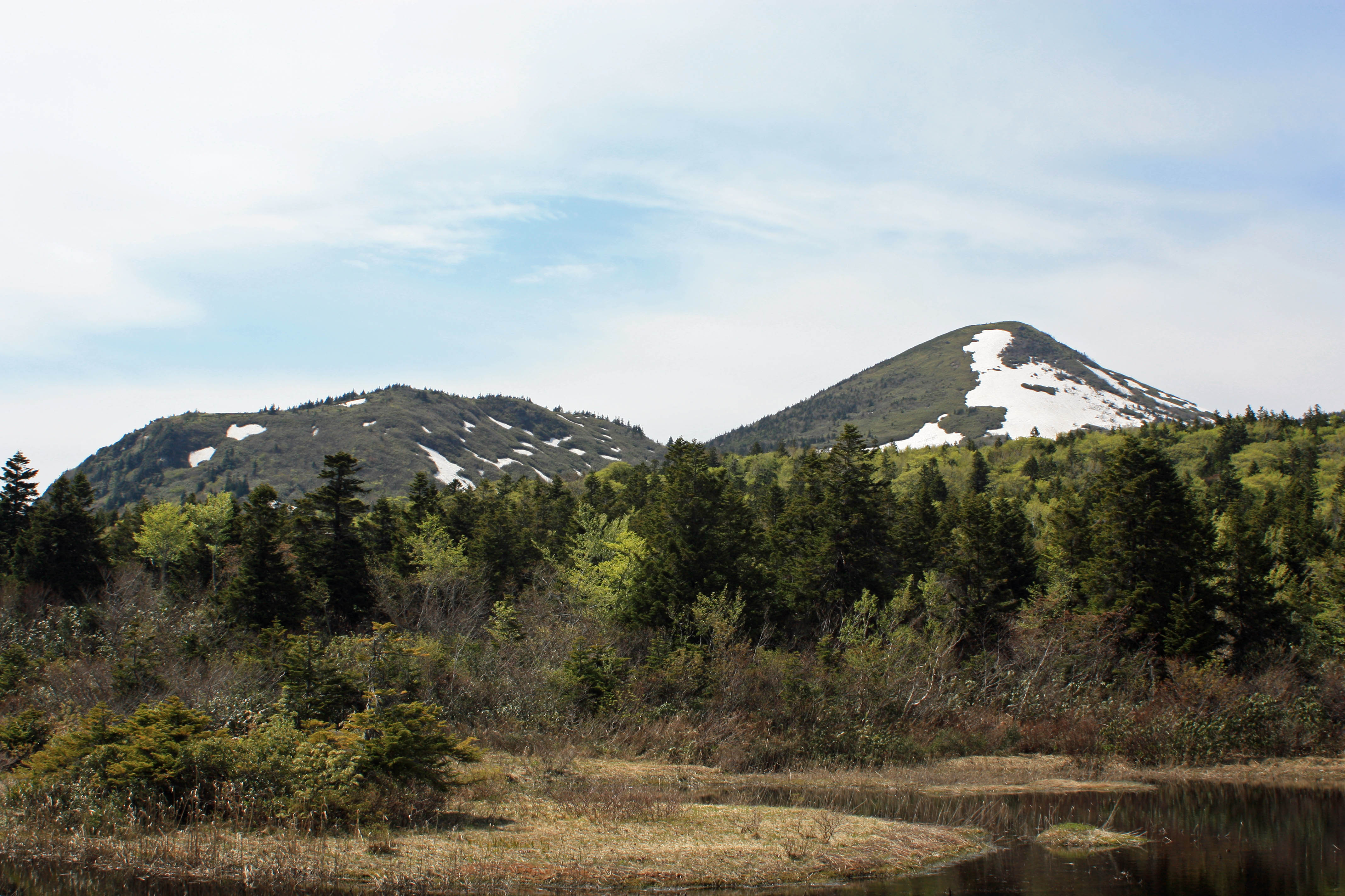 ふるさとの物語 第57回「石倉岳」(青森市)~でこぼこ山容に特徴~