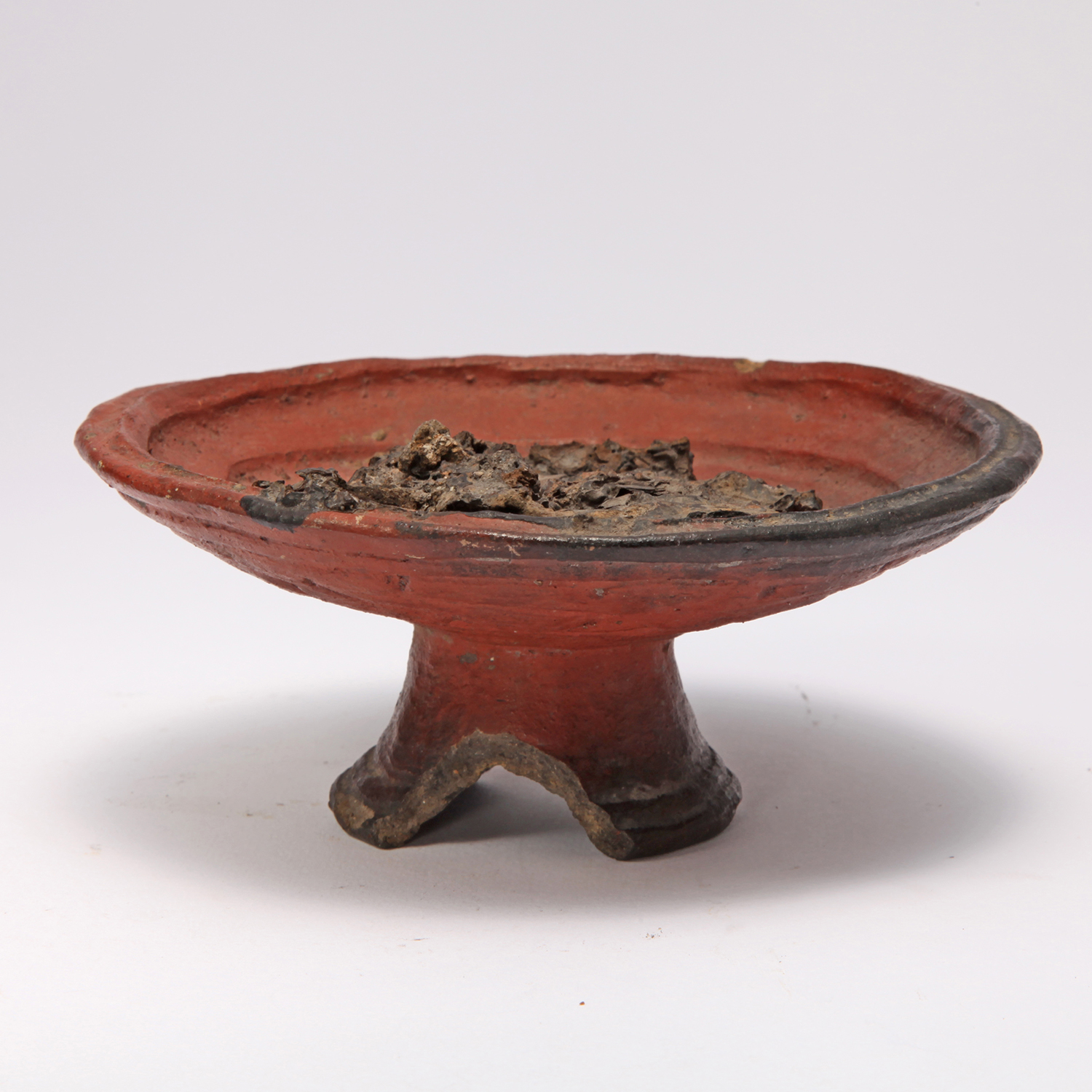 Shallow bowl earthenware with stand